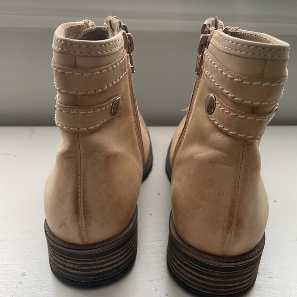 Size 40 Tan lace up boots with side zipper - Picture 3 of 7
